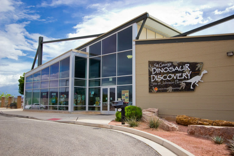 O local de descoberta de dinossauros na Johnson Farm - Museu dos Dinossauros em St. George, Utah